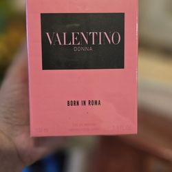 Valentino Donna Perfume 
