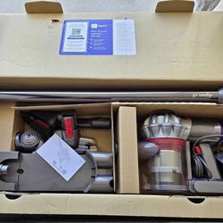 DYSON V8 VACUUM
