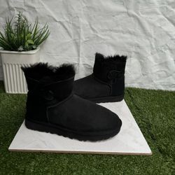 UGG Mini Bailey button II Women Size 6 Like New