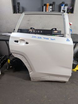 2019-2020-2021-2022-2023-2024-2025 TOYOTA RAV4 RIGHT REAR DOOR OEM USED #10123