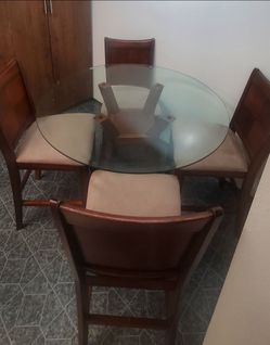 Glasstop table and 4 chairs