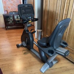 Commercial Grade Like New Cybex 625R Rencumbent Work Out Bike Exercise Bike