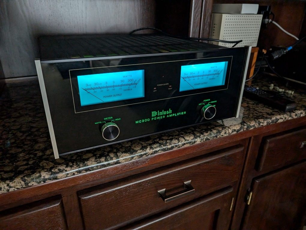 McIntosh MC300 Power amplifier