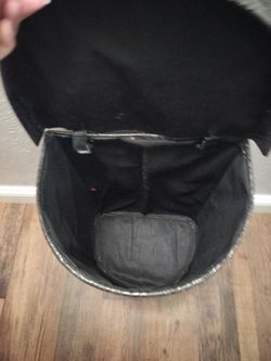 Laundry basket with lid
