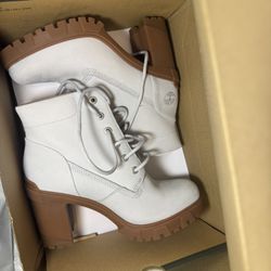 Women’s Timberland Heeled Boots (size 9)