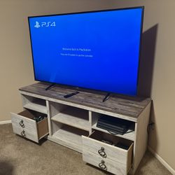 Sony Tv And PS4 With Tv stand 500 firm$ obo don’t need it anymore it’s in good condition
