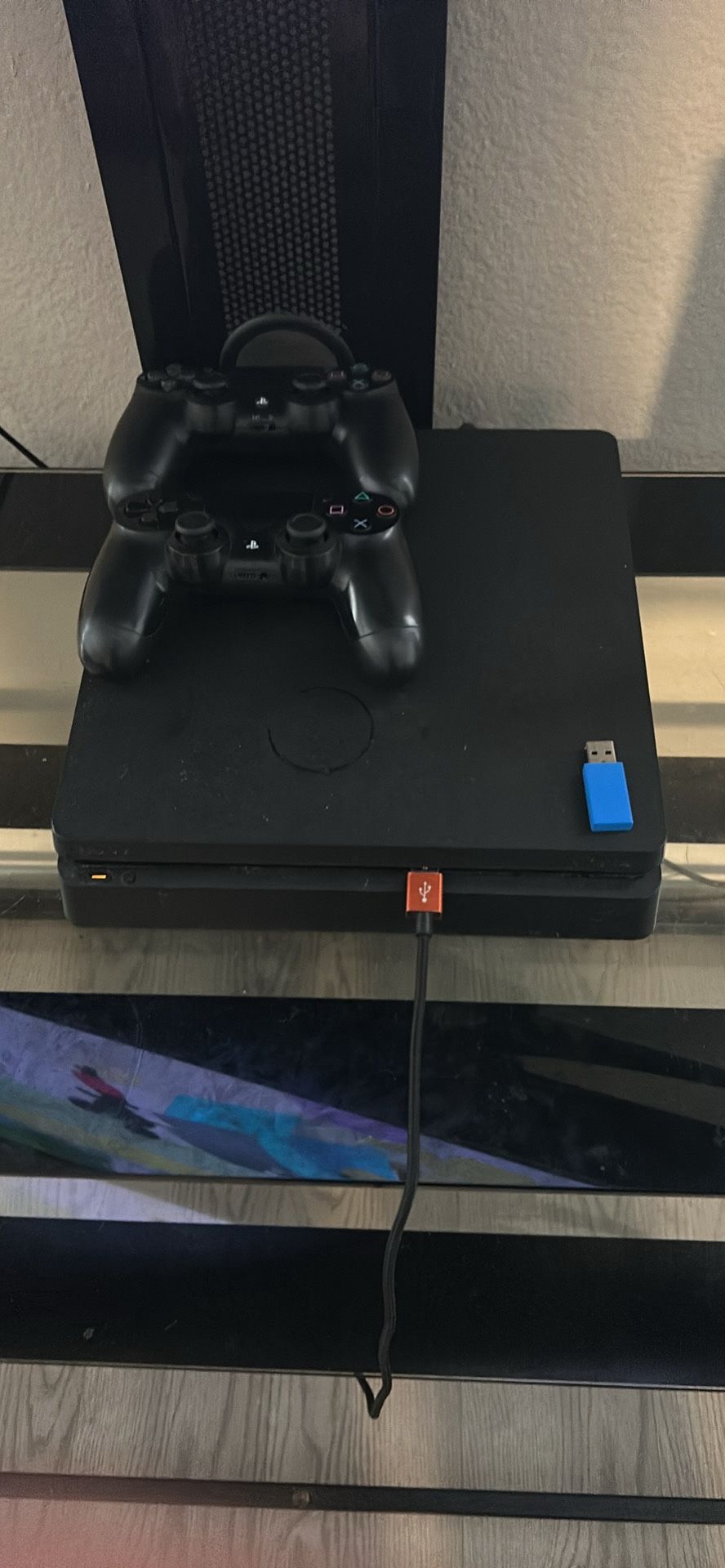 PlayStation 4 With 2 Controllers