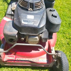 TORO GAS SELF-PROPELLED COMERCIAL LANW MOWER 