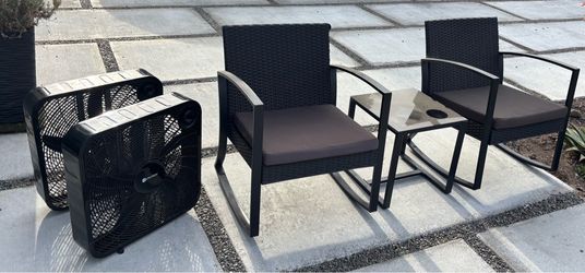 Porch chairs / table / fans