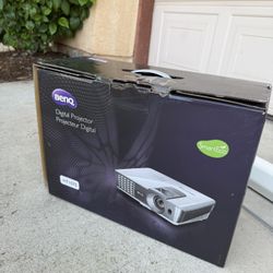 BenQ Projector And Screen 