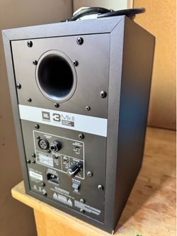 JBL 3 series LSR305 mkll