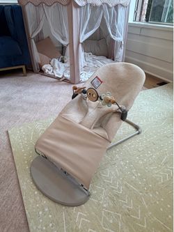 BabyBjorn Baby Bouncer with Toy Bar Tri Fabric Excellent Quality