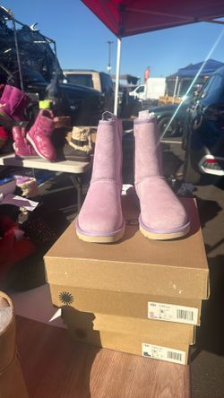 UGG BOTAS. Si Ze #. 6. $ 60