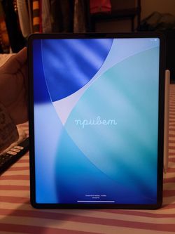 Apple iPad Pro 12.9 Inch 5th Generation 512 GB w/ authentic Magic Keyboard and Apple Pencil