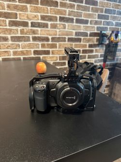 Blackmagic Pocket Cinema Camera 4K BMPCC 4K + iNitZe Cage + SmallRig NATO Handle