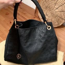 Louis Vuitton Artsy 