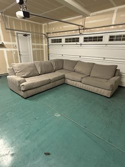 Broyhill Light Grey 3-Piece Sectional (Delivery Available)