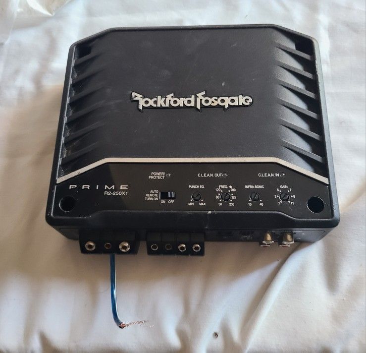 Rockford Fosgate R2-250X1 250 Watt Full Range Class D 4/2-OHM Mono Amplifier