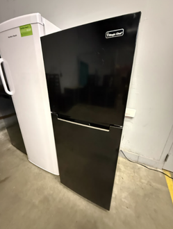 Magic chef black fridge - Excellent Condition