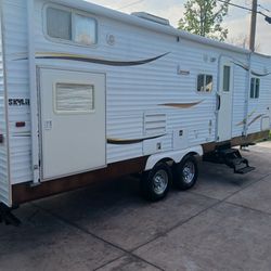2007 Nomad 29 Ft Slide-out Queen Bedroom Very Spacious 