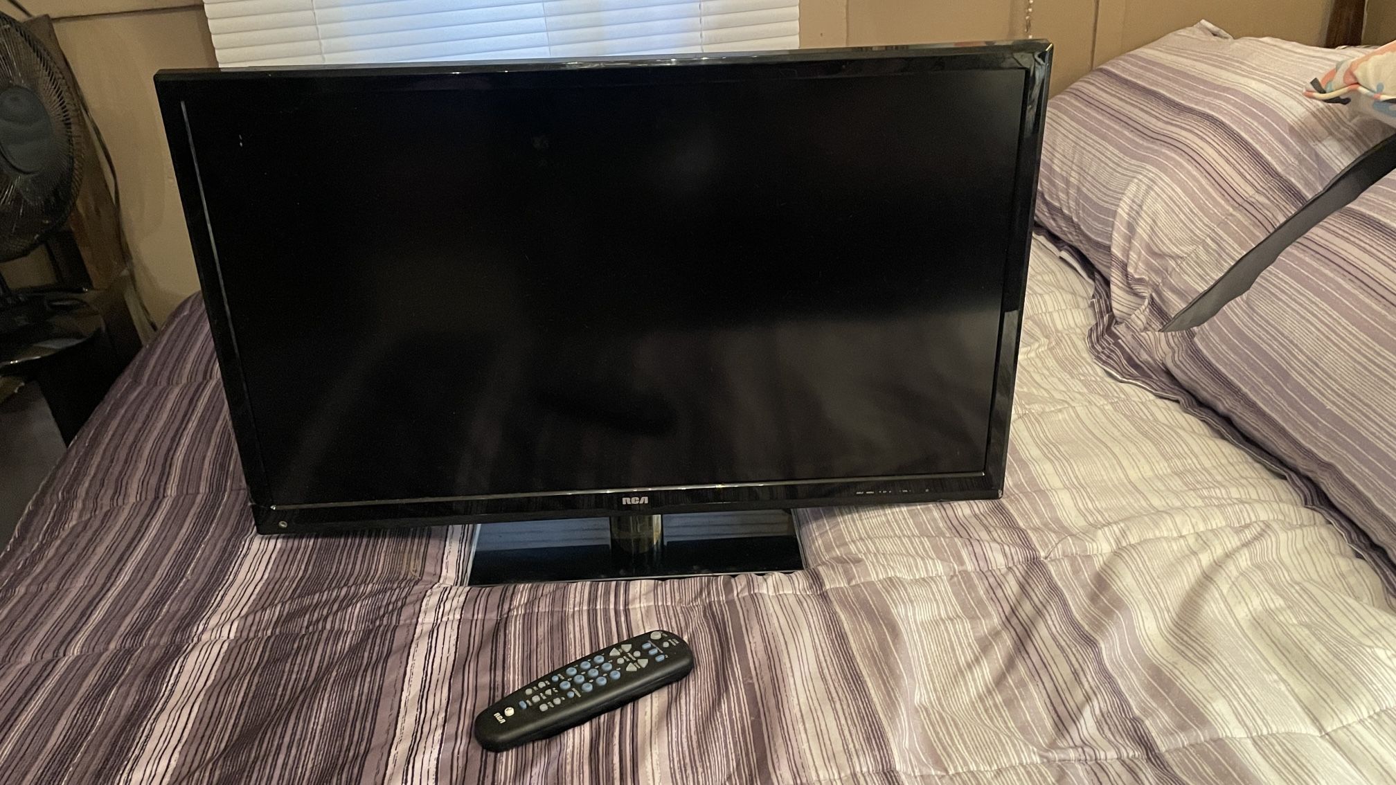 RCA 32” LED LCD HDTV DVD COMBO