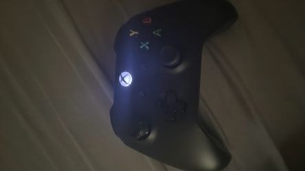 Black Xbox controller