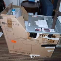 Brand New Toilet Set  Still In Box