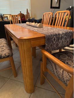 Solid Red Oak Dinning table with Chairs