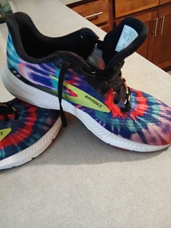 The Brooks women multicolored tie dye size 10