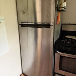 Whirlpool Stainless Steel Refrigerator – Compact Full-Size (28” W)