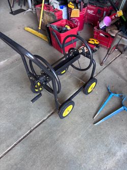 New rolling hose reel
