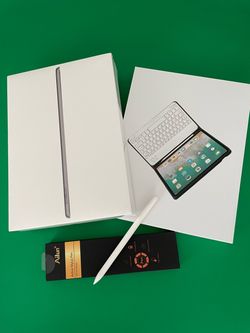 Apple  ipad 9th Generation (2021 / 10.2” screen) 256GB with pen and keyboard case (Brand new sealed)