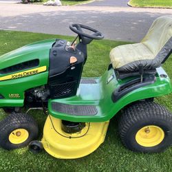 John Deere LA110 19.5HP Briggs 42” Lawn Tractor Starts Runs Mows