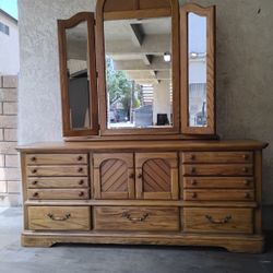 NINE DRAWERS WOODEN DRESSER BURLINGTON FURNITURE BRAND 