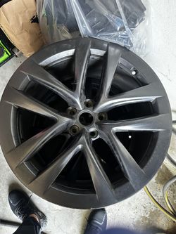2023 Tesla model S wheel