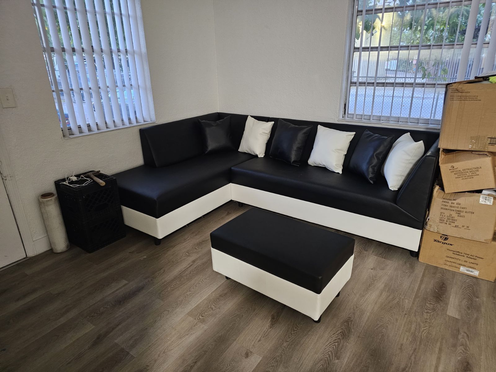 Brandon Ew Sectional Sofás