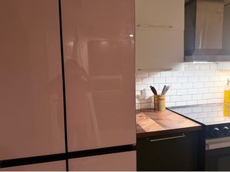 Works! Pink Samsung fridge makes 2 kinds of ice!  includes optional blue panels