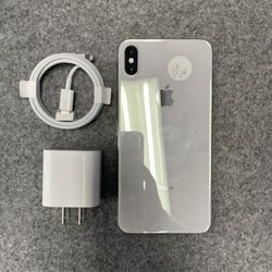 Iphone Xs max 64 gb | Unlocked | Comes with Store warranty | Free charger and Cable 