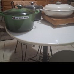 3 Cast Iron Cookware with lid