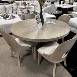 Stunning Round dining table set! $1099 🤎☎️📦