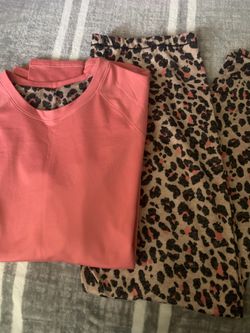 Women’s  Leggings and Shirt Set Size Large 