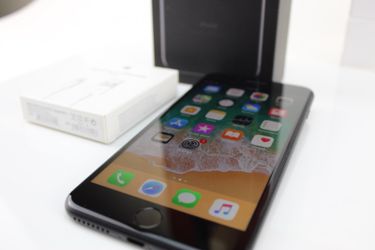 Factory Unlocked iPhone 7 Plus 32 GB. Use any company, USA cualquier compañía
