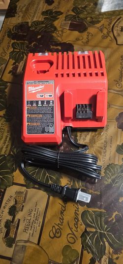 MILWAUKEE M18V-M12V CHARGER BRAND NEW
