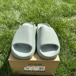 Yeezy slides salt size 10 / talla 10 por 120$