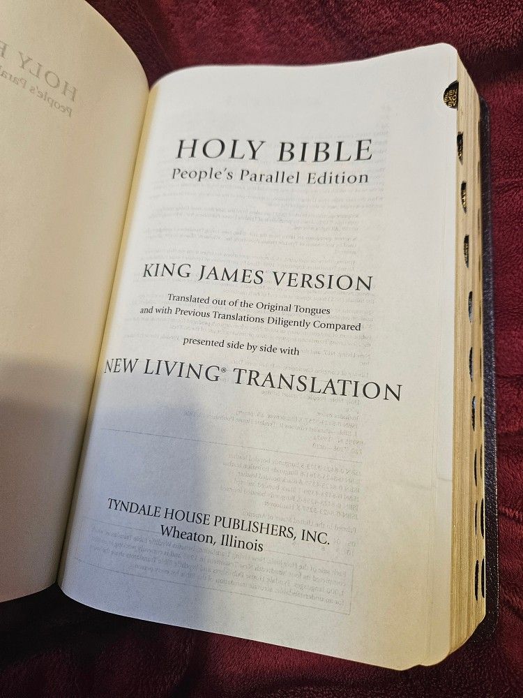 Tyndale Holy Bible People's Parallel Edition
