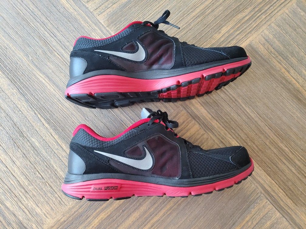 Nike Dual Fusion Men's Shoes Sneakers
Tag Size 11 but fits like 10.5