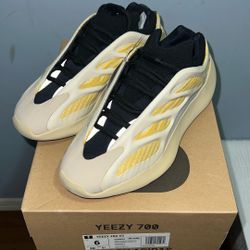Adidas Yeezy 700 V3 “Safflower” Sz 6