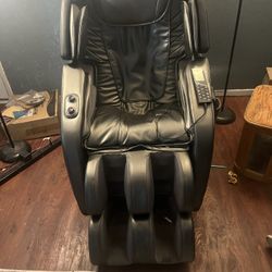 Zero Gravity So Track Massage Chair
