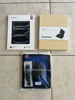 Apple IPad Pro 13 Lot of Accessories
