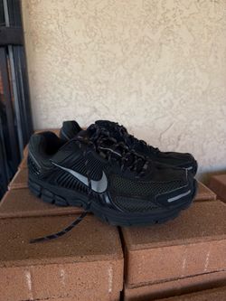 Nike Zoom Vomero 5 Black Sneakers size 11